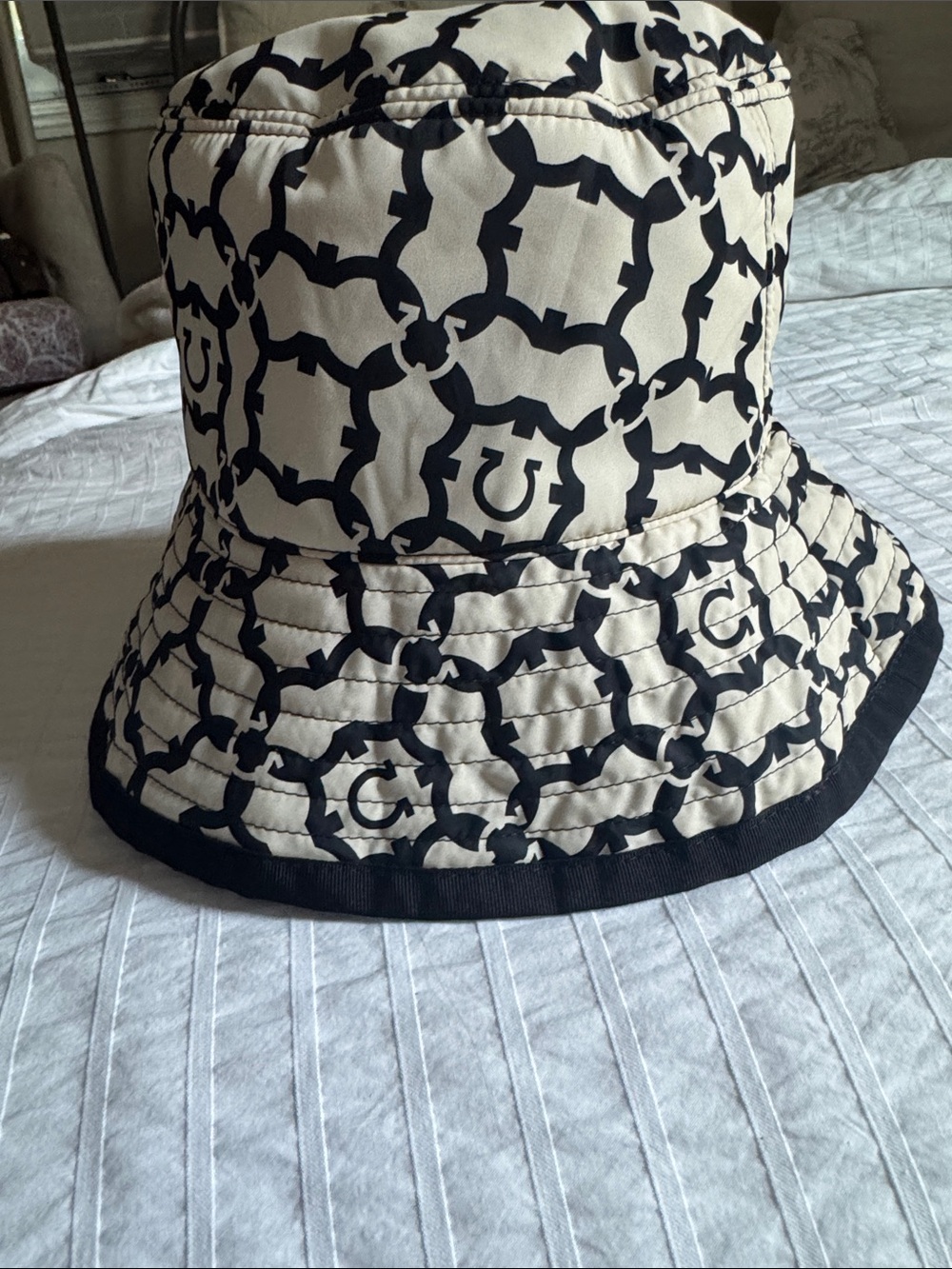 Salvatore Ferragamo Graphic Link-Pattern Bucket Hat in Black and White